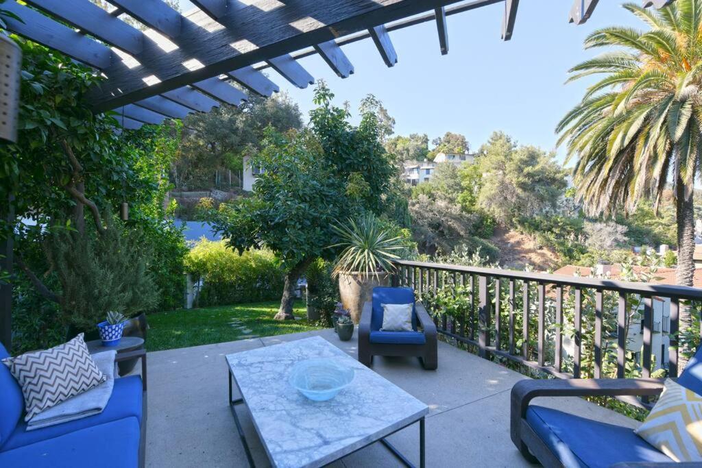 Designer Pool Under The Hollywood Sign Hébergement de vacances *